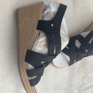 Dr. Scholls size 9.5 black wedge sandals